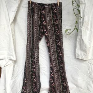 Pattered flared stretch pants